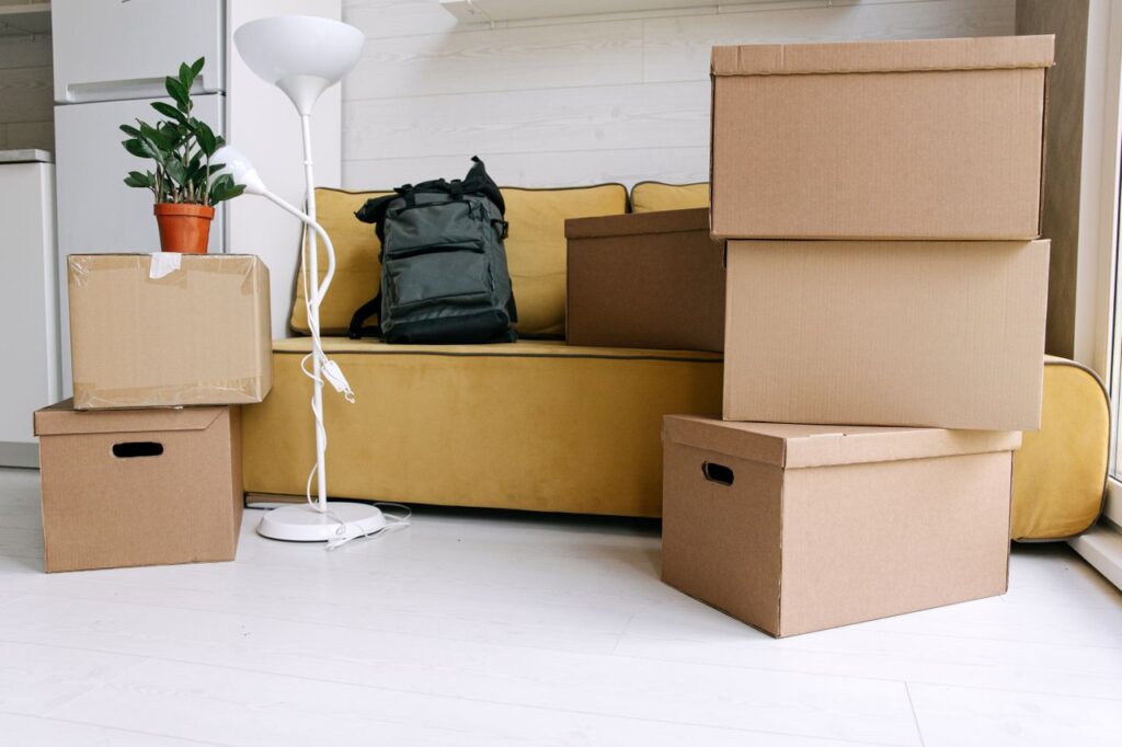 Portable storage container/pod compared with a traditional moving truck