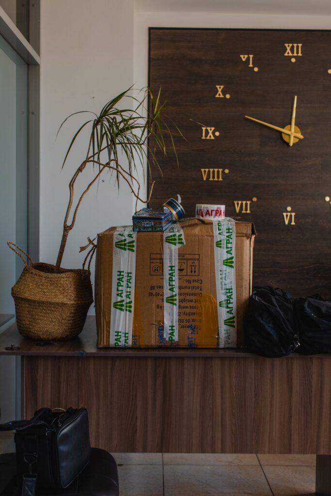 Clock symbolizing the time it takes to complete a home move